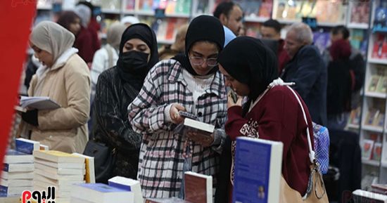ندوات ومناقشات وفقرات استعراضية.. فعاليات معرض الكتاب فى يومه الخامس