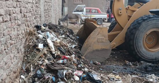 رفع 200 طن قمامة ومخلفات صلبة وأتربة بـ7 قرى فى مركز سوهاج
