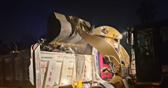 محافظة الجيزة ترفع 500 طن مخلفات من شارع الشباب بحى الهرم.. صور