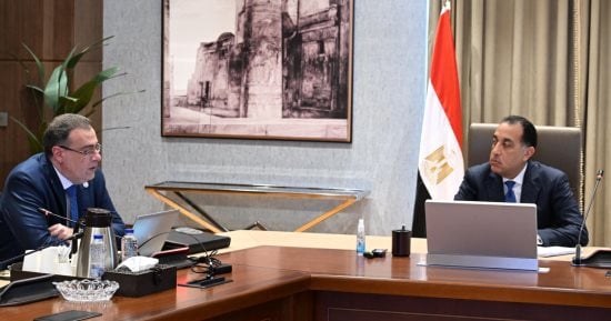مدبولى يتابع مع رئيس الجهاز المركزى للتنظيم والإدارة عددا من ملفات العمل