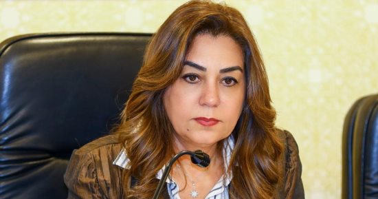 وزيرة التنمية المحلية والبيئة تتابع جهود المحافظات في تنفيذ قرار غلق المحال