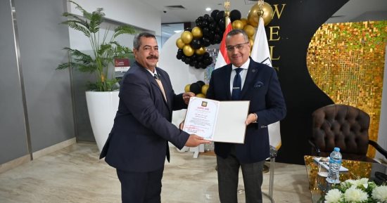 تكريم العاملين بمجلس مدينة شرم الشيخ بعد تصدرها جائزة مصر للتميز الحكومى