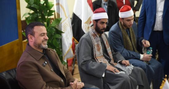 الداعية مصطفى حسني يوضح "حقيقة القرب من الله" في ندوة كبرى بمعرض الكتاب