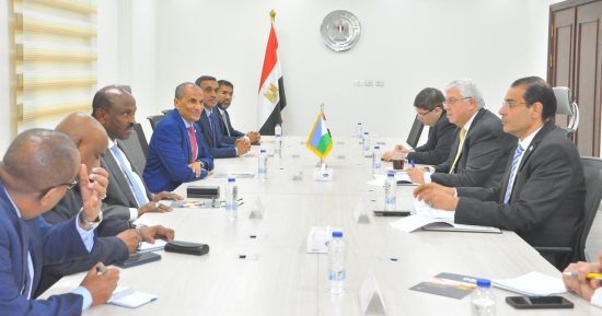 وزير التعليم العالى يبحث مع نظيره الجيبوتى دعم التعاون بالقطاع