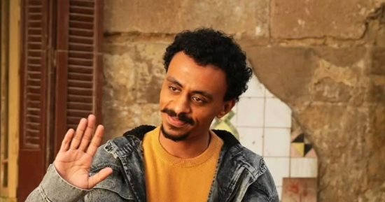 كزبرة قبل عرض مسلسل بيبو: بلعب شخصية شاب بيخبط فى الدنيا وبتخبط فيه.. فيديو