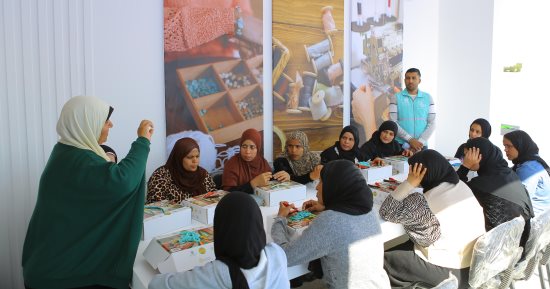 بعد تدشينها رسمياً.. صناع الخير تنفذ العديد من الأنشطة ضمن مبادرة «تمكين» بمحافظة الأقصر