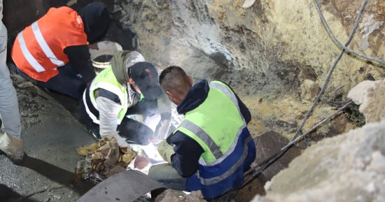 هبوط أرضى بخط طرد سموحة الجديدة فى الإسكندرية.. وشركة الصرف تواصل الإصلاح