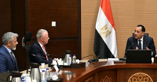 رئيس الوزراء يلتقى رئيس شركة بوينج لبحث فرص تعزيز وتطوير الشراكة القائمة