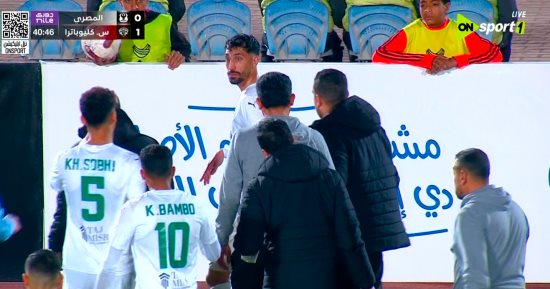 محمود حمادة يسقط أرضا ويثير قلق الجميع فى مباراة المصرى وسيراميكا