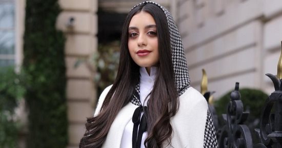 ياسمينا العبد تخطف الأنظار خلال حضورها أسبوع الأزياء الراقية بباريس 