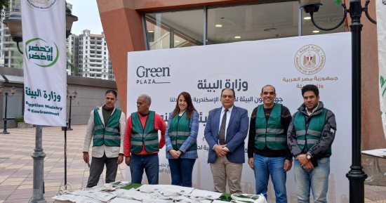 الإسكندرية تودع «البلاستيك» بتوزيع 1000 شنطة قماش خلال حملة كبرى فى المولات والأسواق