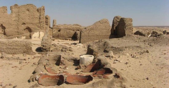 مقبرة بيتوزيرس بمنطقة تونا الجبل جنوب المنيا اكتشفها جوستاف ليفافر.. تفاصيل