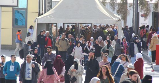 إقبال كثيف فى اليوم الثامن من معرض القاهرة الدولى للكتاب
