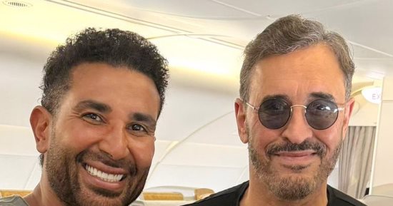 أحمد سعد يحتفى بلقائه مع كاظم الساهر على متن الطائرة بكلمات من أغنياته