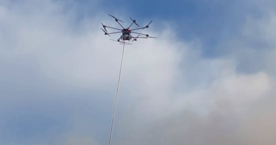 محافظ القاهرة: لأول مرة استخدام "درون" لإطفاء حريق منطقة الزرايب .. صور