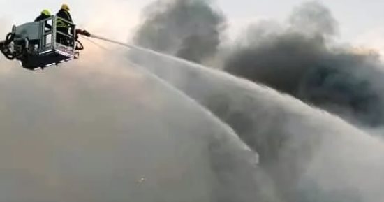النيابة تجرى معاينة لموقع حريق 4 منازل بمنطقة الزرايب فى منشأة ناصر