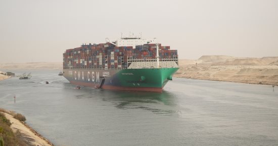 قناة السويس تشهد عبور سفينة الحاويات العملاقة CMA CGM SEINE 