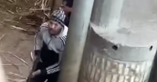 أمن قنا يضبط صاحب فيديو تهديد عمه وأبنائه بسلاح نارى فى قرية رفاعة