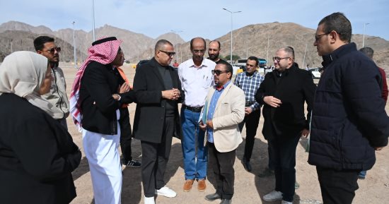 محافظ جنوب سيناء يتفقد ساحة انتظار النقل الثقيل بطابا