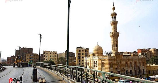 استمرار أعمال إزالة كوبرى السيدة عائشة مع تحويلات مرورية للمواطنين.. صور 