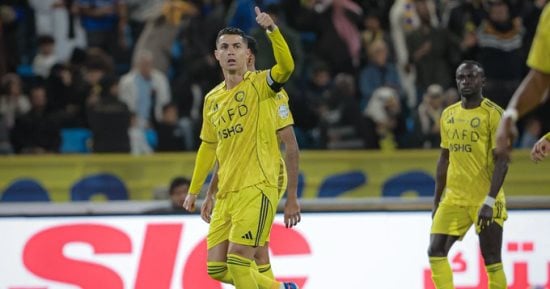النصر يتخطى الخلود بثلاثية ويشعل سباق صدارة الدورى السعودى.. فيديو