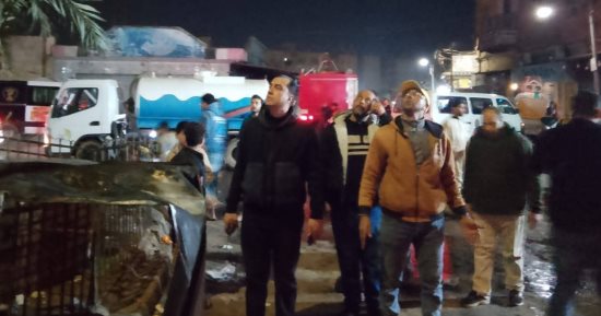 رئيس مدينة منوف يعاين موقع حريق المخبز والمحل بعد السيطرة عليه