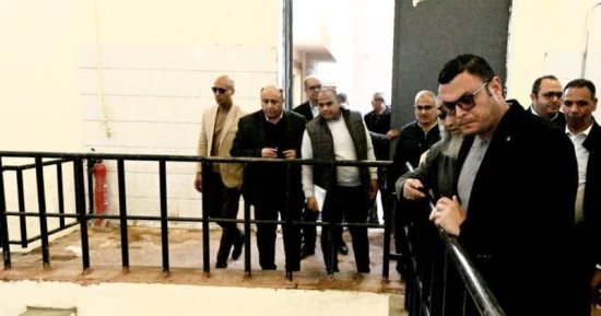 وزير الإسكان يتفقد مشروع الإسكان المتوسط وتطوير الطرق ومحطة رفع مياه بـ ٦ أكتوبر