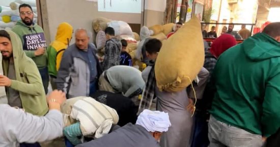 سوق العتاسة بطنطا قبلة اهالي طنطا لشراء ياميش رمضان من الإبرة للصاروخ.. صور