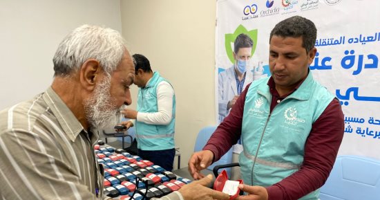 صناع الخير تجري عمليات جراحية وتوزع نظارات طبية مجاناً بالغربية والسويس