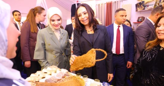 مايا مرسى ووزيرة الأسرة والخدمات الاجتماعية التركية تتفقدان معرض ديارنا 