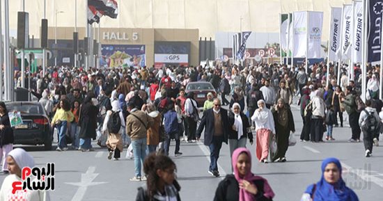 جناح الأزهر يختتم فعالياته بمعرض القاهرة الدولى للكتاب بلوحة عملاقة