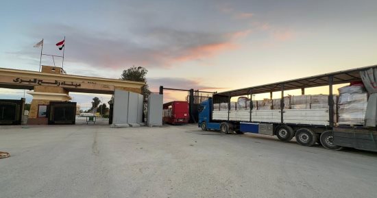 الهلال الأحمر المصري يطلق قافلة زاد العزة إلى غزة بحمولة 6280 طنا من المساعدات