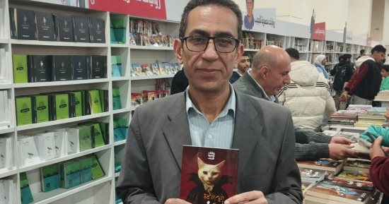 السيد شحته يوقع الأيام الأخيرة فى حياة فرويد بمعرض الكتاب