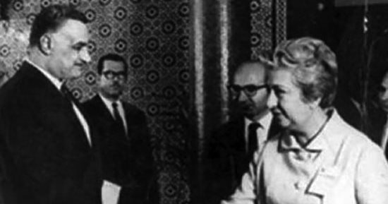 سهير القلماوي.. المرأة التي صنعت أول معرض دولي للكتاب في الشرق الأوسط..كتاب "أنا الأولى..ما خفى من حياة الرائدات" يكشف كيف كانت فكرة المعرض حلاً مبتكراً لمشكلات تكدس العمالة فى مؤسسة التأليف والنشر