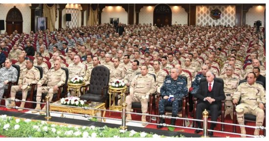 الفريق أول عبد المجيد صقر يلتقى بعدد من قادة وضباط القوات المسلحة