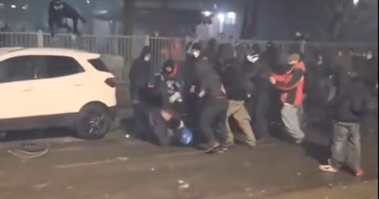 مواجهات دامية فى تورينو أسفرت عن إصابة 30 متظاهرا و11 شرطيا.. فيديو
