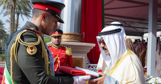 أمير الكويت يحضر مراسم "رفع العلم" إيذانا ببدء الاحتفال بالأعياد الوطنية