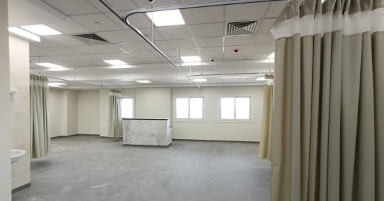 صرح طبي عملاق يخرج للنور بمدينة العبور.. المستشفى الجديد يستعد لتقديم خدمات طبية متميزة على أرض عروس المدن الجديدة.. على مساحة 17 ألف متر2 ويضم 189 سريرا.. والانتهاء من التشطيبات الداخلية والتشغيل قريبا.. صور