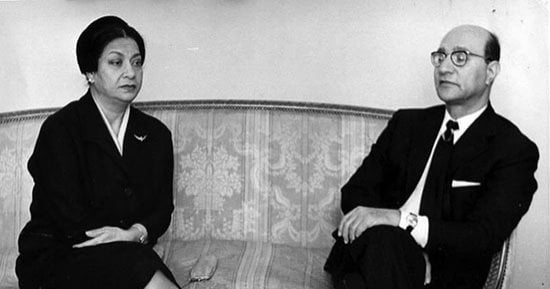 سعيد الشحات يكتب: ذات يوم.. 2 فبراير 1975.. موسيقار الأجيال محمد عبدالوهاب يبكى أم كلثوم وهى على سرير المرض ويكشف أسرار رحلة نصف القرن معها وأول لحن بدأه لها ثم أسندته لمحمد القصبجى 