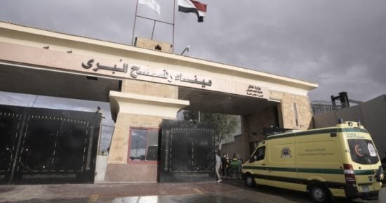 قافلة «زاد العزة الـ173» تدخل إلى الفلسطينيين فى قطاع غزة