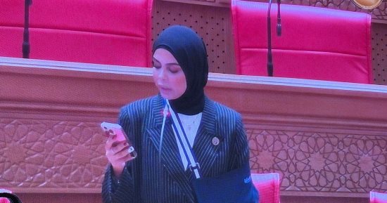 أصغر نائبة تحت قبة النواب تشارك فى أولى الجلسات التشريعية بيد مصابة