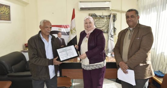 نجاح مسنّ فى الصف الأول الإعدادى ببنى سويف