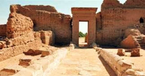 حصن ومعبد قصر الزيان الأثرى بالوادى الجديد شاهد على حضارة عريقة فى جنوب الصحراء الغربية.. بناه البطالمة لعبادة الإله آمون هبت على ربوة عالية للتعبد ومراقبة مرور القوافل التجارية على طريق درب الأربعين.. صور