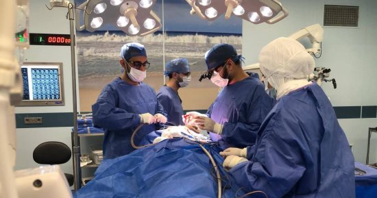 جراحة دقيقة تنقذ شابًا من ورم بالمخ في مستشفيات جامعة قناة السويس