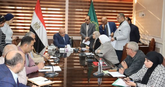 محافظ القليوبية يجبر خاطر المواطنين في اللقاء الأسبوعي ويدشن مبادرة "حسن خطك"