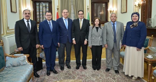 رئيس جامعة القاهرة يستقبل وفد وزارة الخارجية المصرية للشئون الافريقية