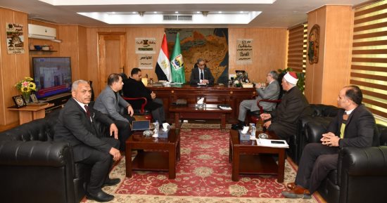محافظ الفيوم يبحث مع رئيس هيئة الأوقاف ومساعد الوزير للشئون الهندسية ملفات حيوية