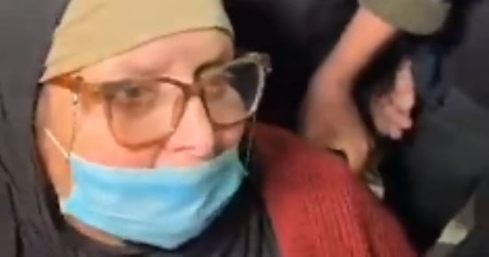 سيدة فلسطينية عائدة إلى غزة: المصريون قاموا بالواجب معانا.. فيديو