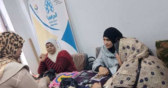 ورشة عمل لإعادة تدوير القماش والبلاستيك لتمكين فتيات وسيدات الأقصر.. صور