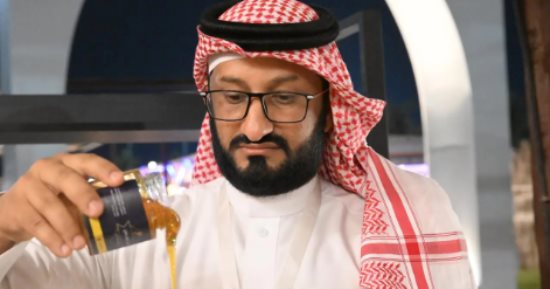 معرض عسل جازان يروى حكاية تراثية تتوارثها الأجيال بين الجبال والأودية